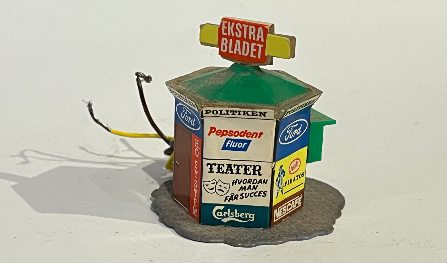 #1194 Newspaper Stand