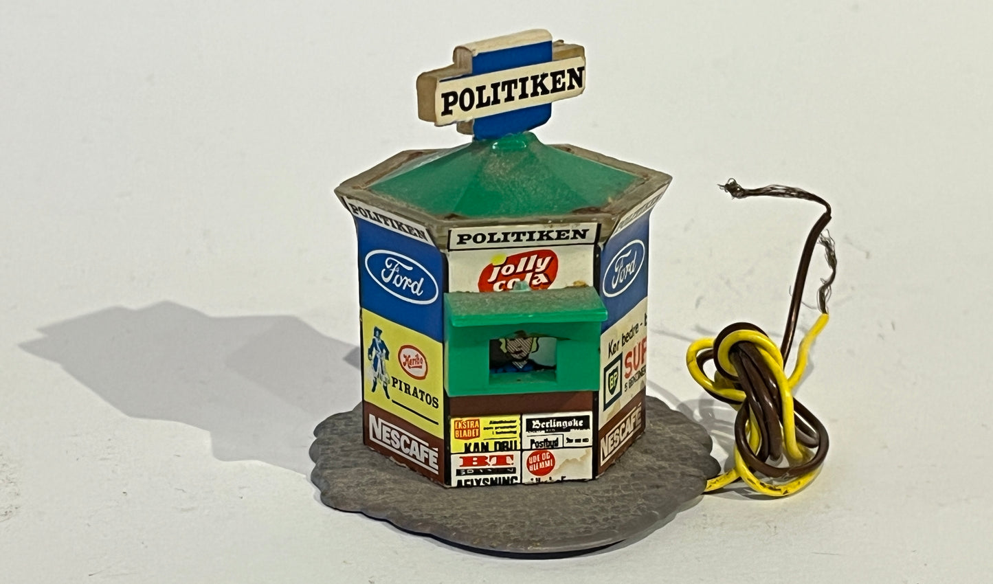 #1194 Newspaper Stand